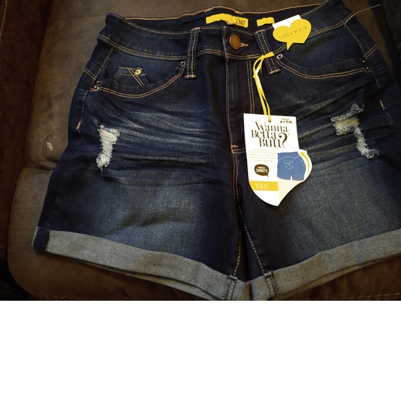 Butt Pants - BNWT - WANNA BETTA BUTT - YMI - SHORTS - SIZE 5